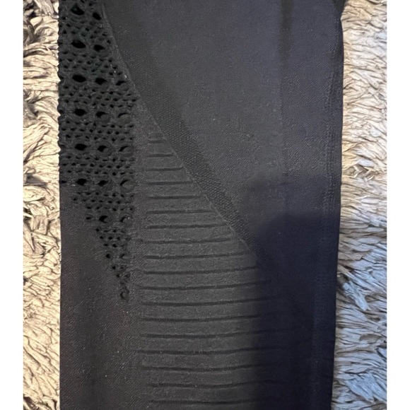 Gymshark Energy Seamless Cropped in Black, Size XS/S - Picture 5 of 8